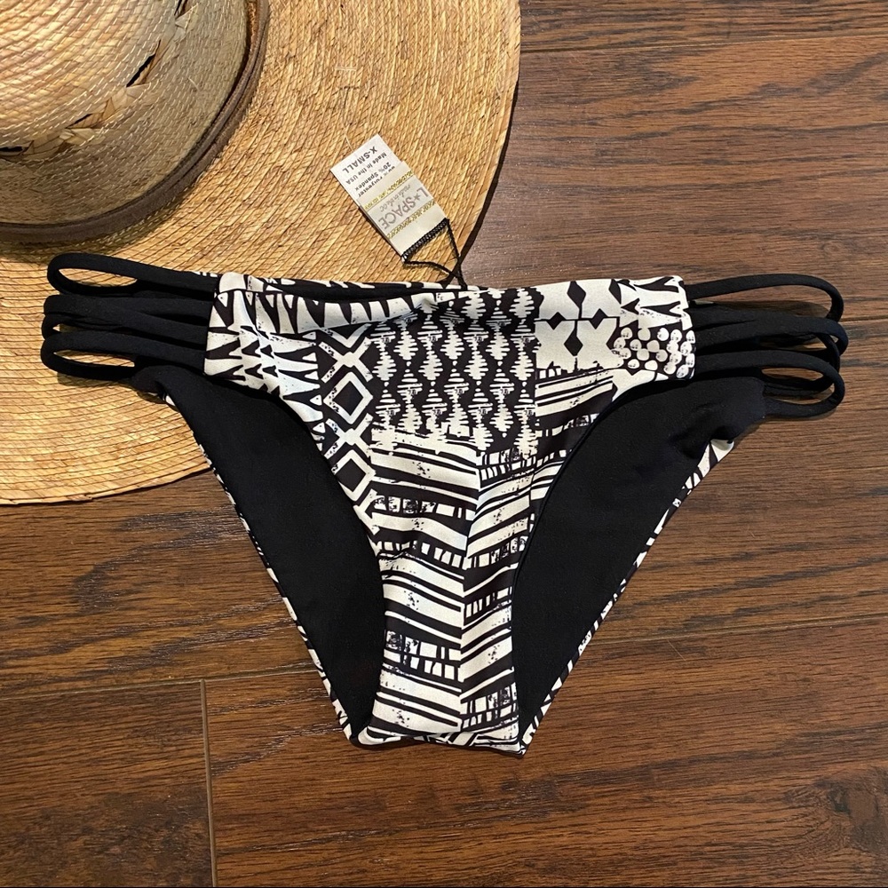 L*SPACE Low Down Ivory Coast Reversible Bikini Btm